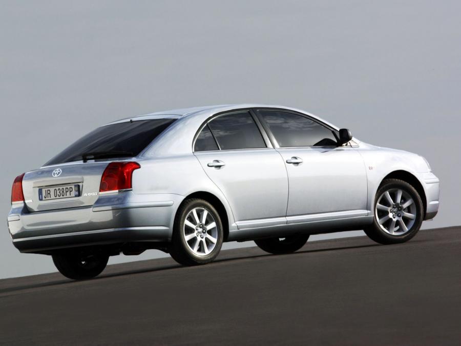  Toyota Avensis Liftback 2003 года  (фото 2 из 6)